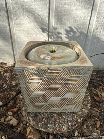 Geometric Net Cube Fountain