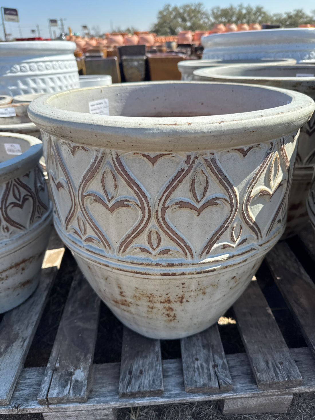 Rustic White Ribbed and Lipped Planter