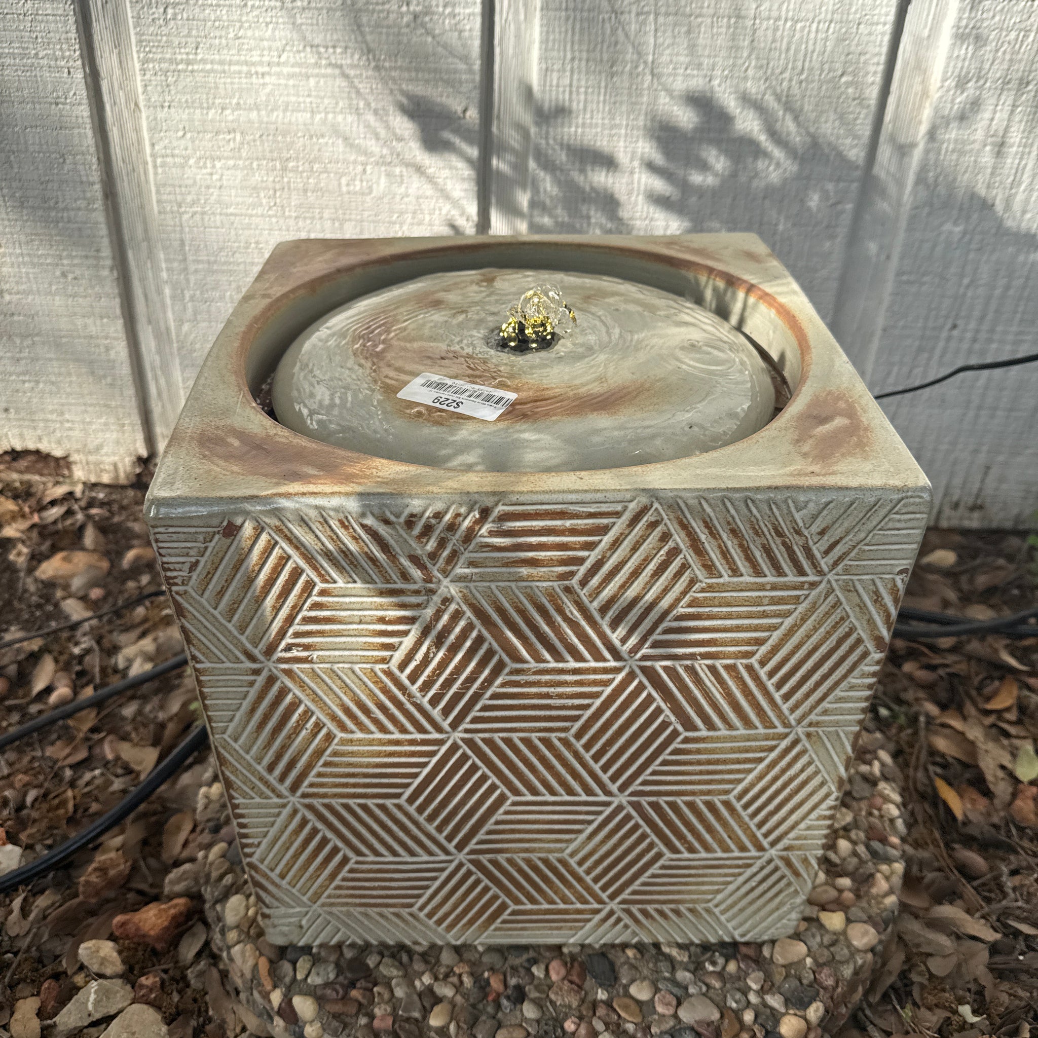 Geometric Net Cube Fountain
