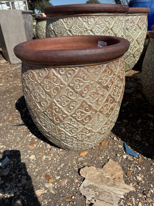 Rustic White Round Lipped Planter 18"