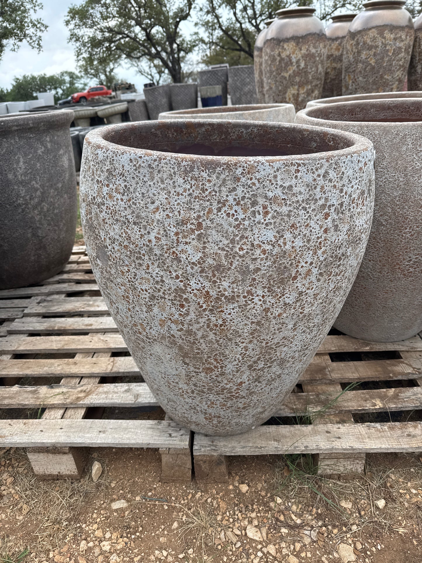Full Volcanic White Bowed Smooth Planter