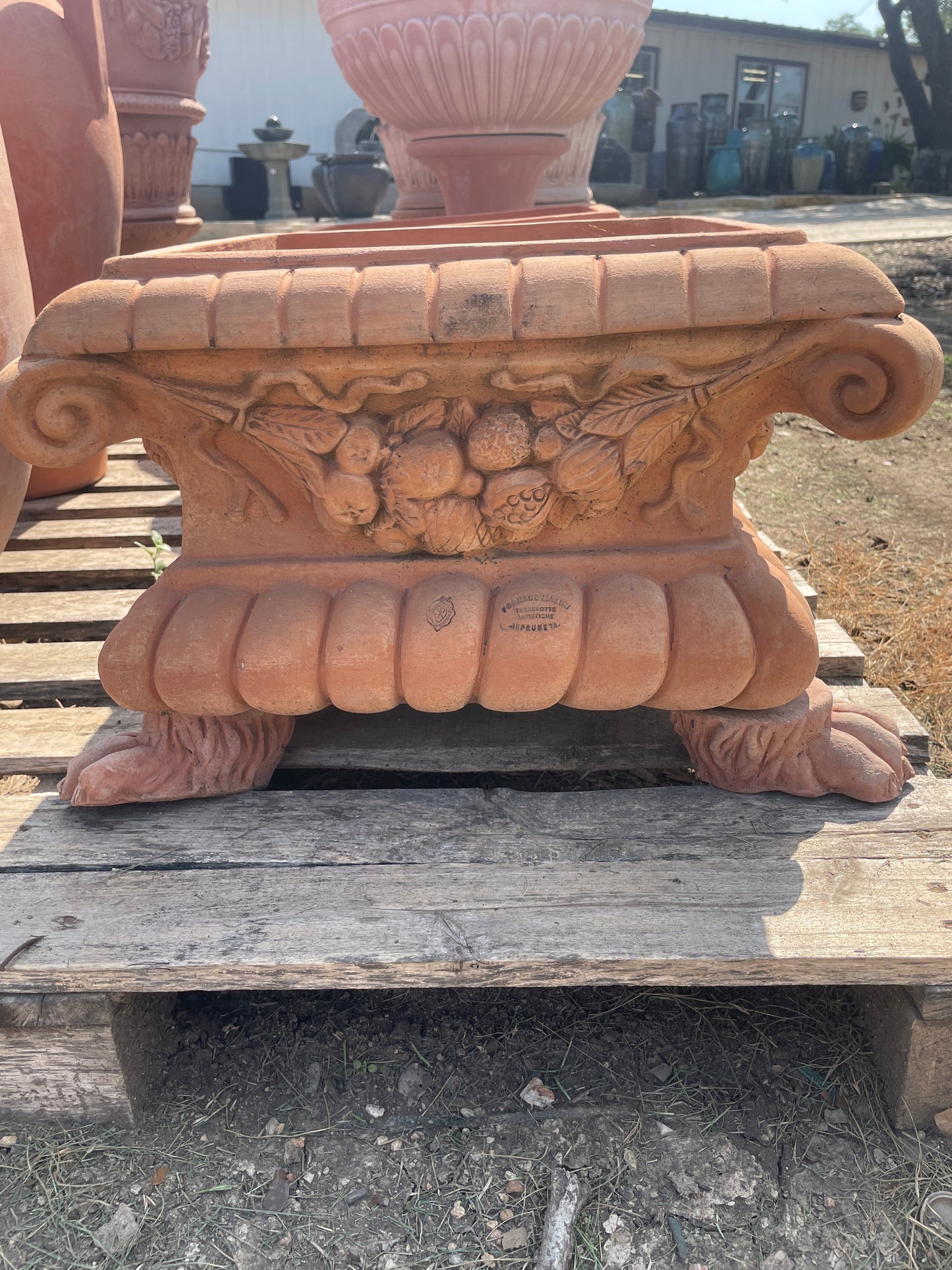 Italian Planter w Lion Paws 15"