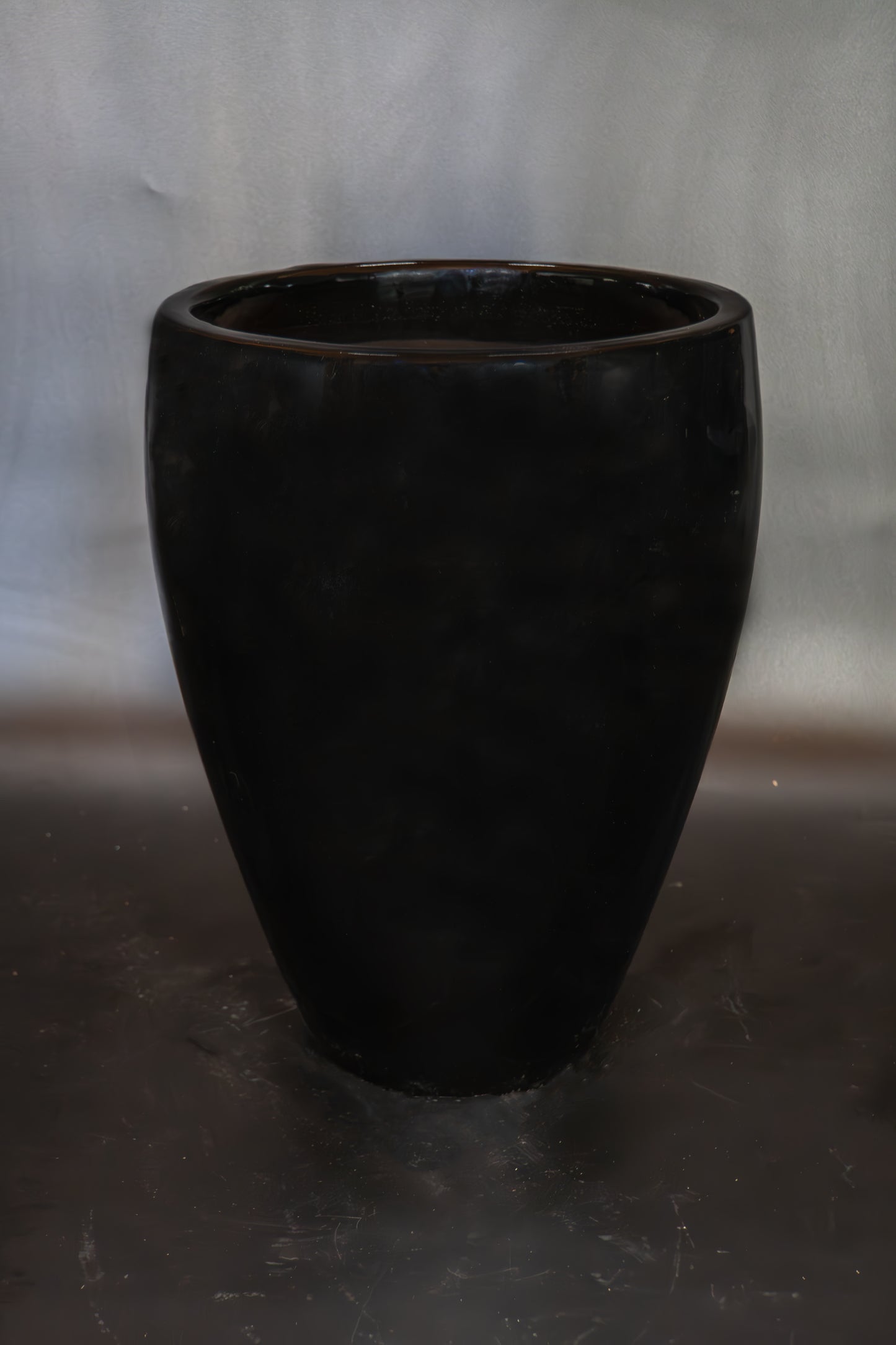 Glossy Black Bowed Smooth Planter 24"