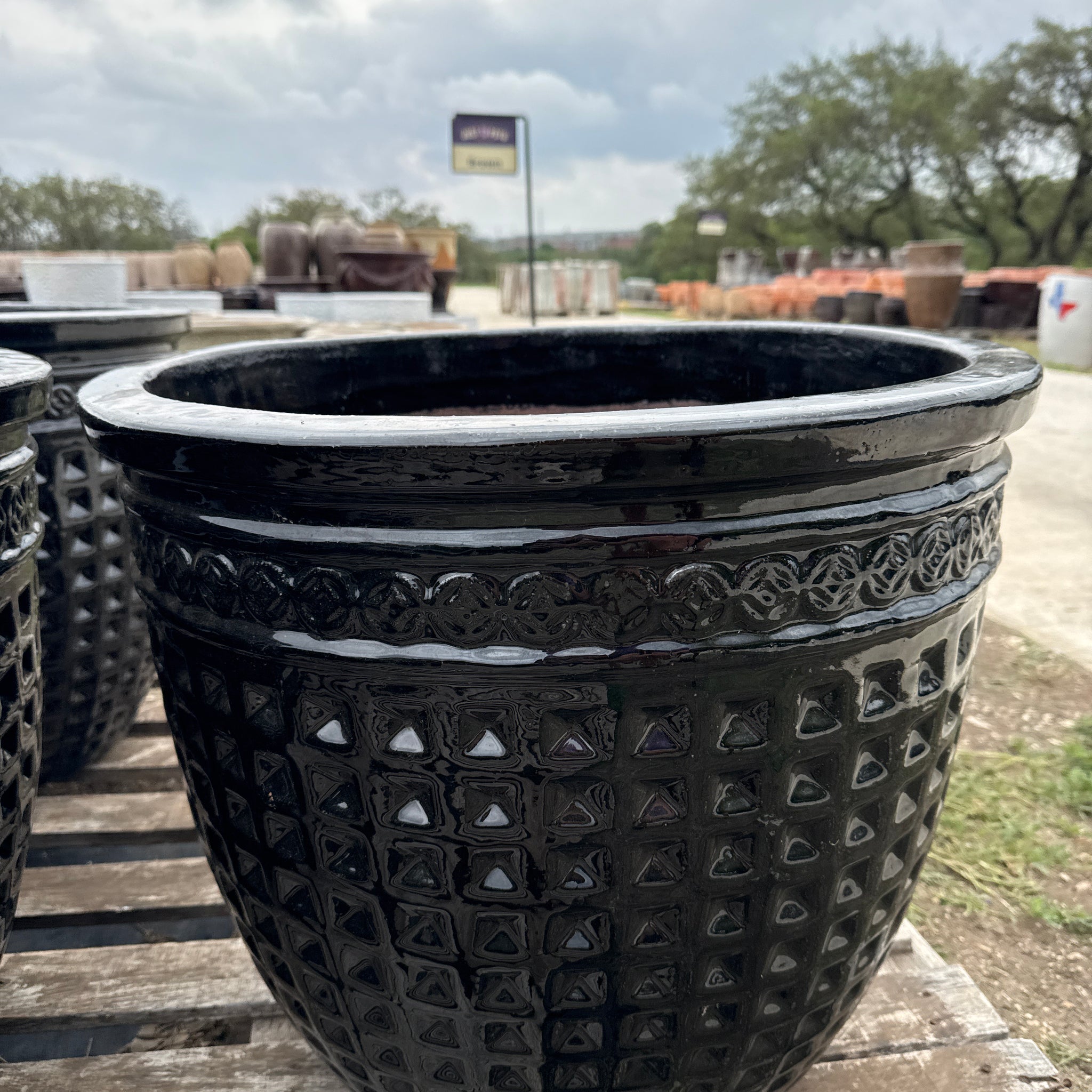Shiny Black Large Lip Dimpled Planter