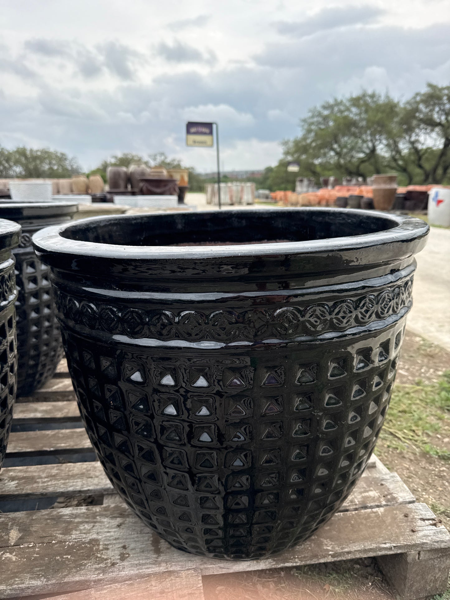 Shiny Black Large Lip Dimpled Planter