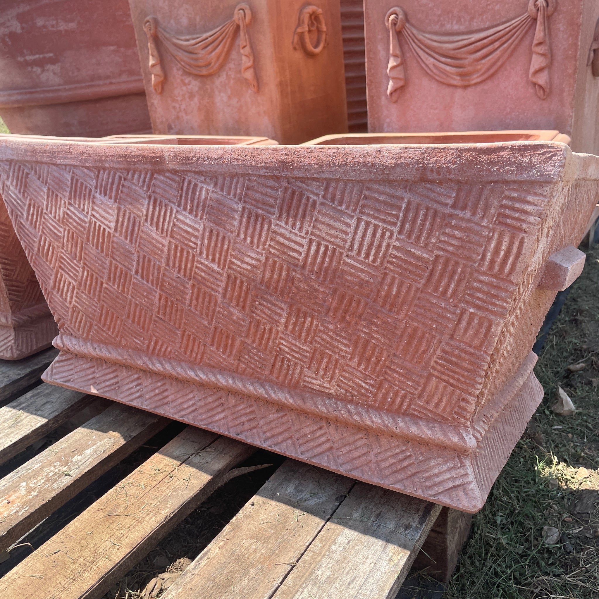 Italian Vinchi Planter 12"