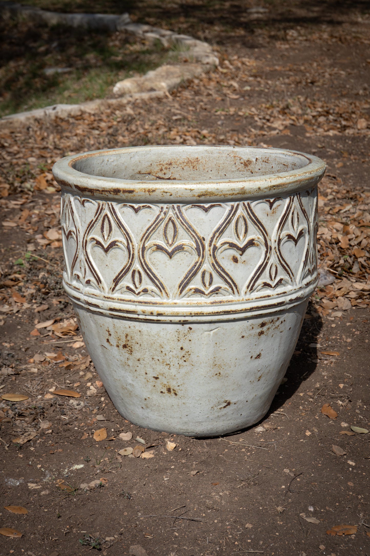 Rustic White Ribbed and Lipped Planter 14"